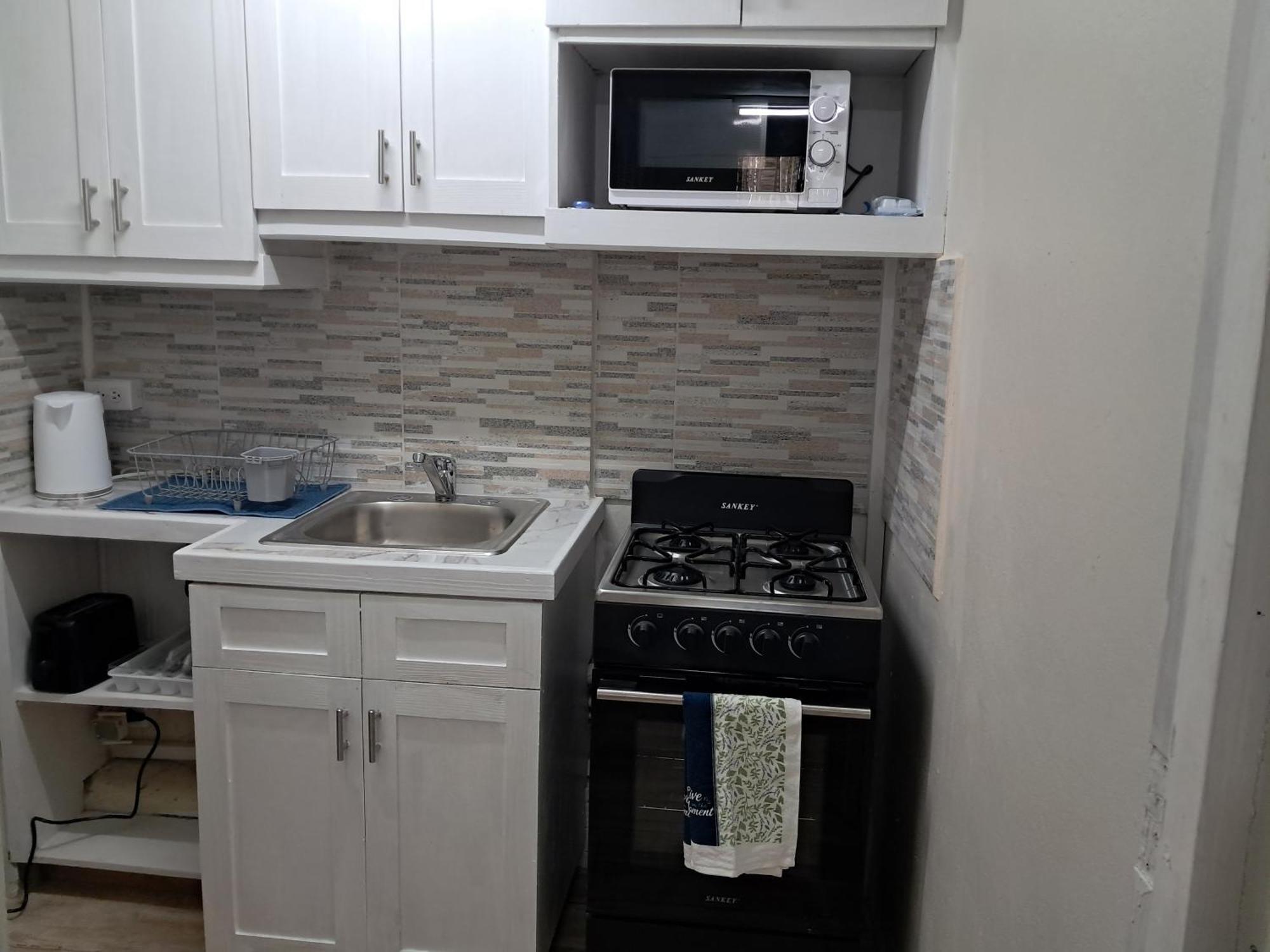 Michand Guest Apartments- Cozy One Or Two Bedroom- 5 Walk Minutes From Airport 10 Mins Drive To Oistins Or Beach Christ Church Exterior foto