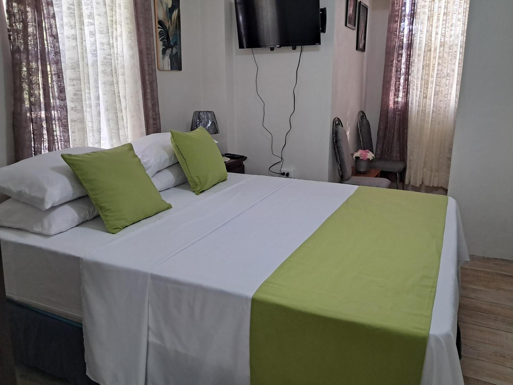 Michand Guest Apartments- Cozy One Or Two Bedroom- 5 Walk Minutes From Airport 10 Mins Drive To Oistins Or Beach Christ Church Exterior foto